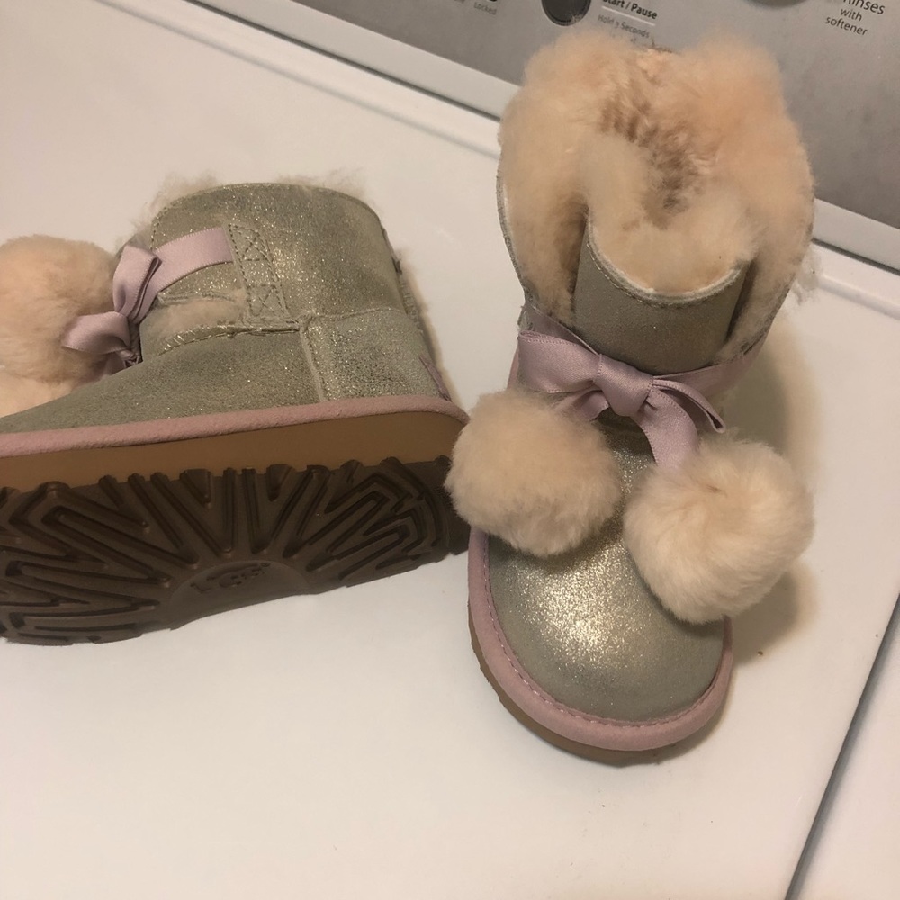 Ugg toddler boots size 8